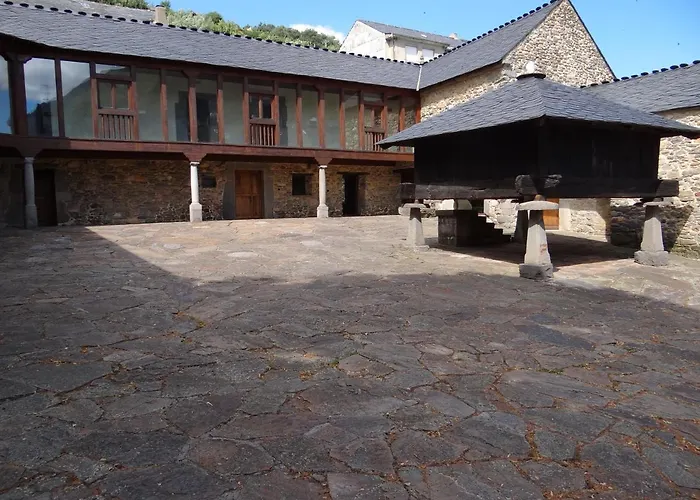 Francisco Giner De Rios Hostal Villablino