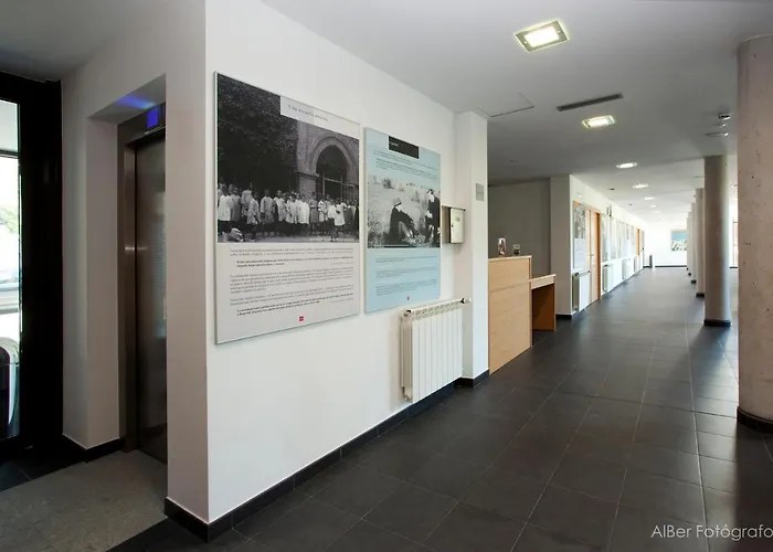 Hostal Francisco Giner De Rios *